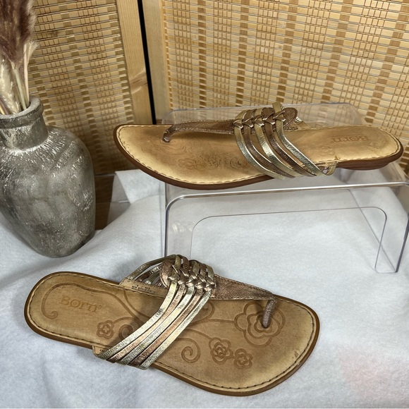Born Flip Flops, Size: 9 🩴 - Picture 5 of 7